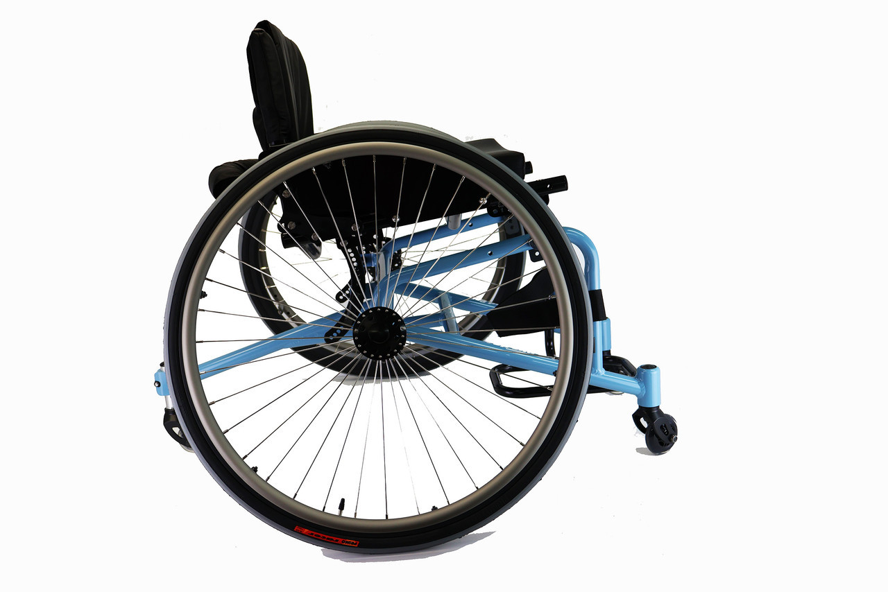 Side view of the SportTN Tennis Chair - Lightweight, maneuverable wheelchair designed for tennis players, featuring a low center of gravity and adjustable components for optimal performance and comfort.